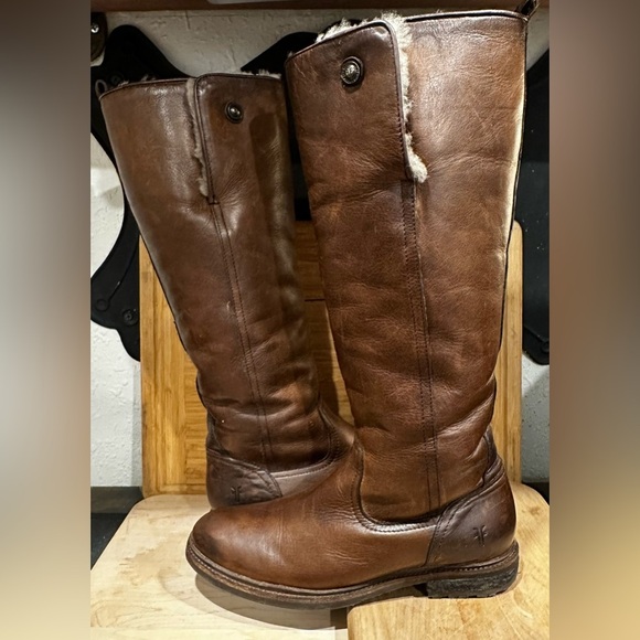 EUC FRYE Mara Button Tall Shearling Lined Chocolate Brown Leather Boots - Picture 4 of 16